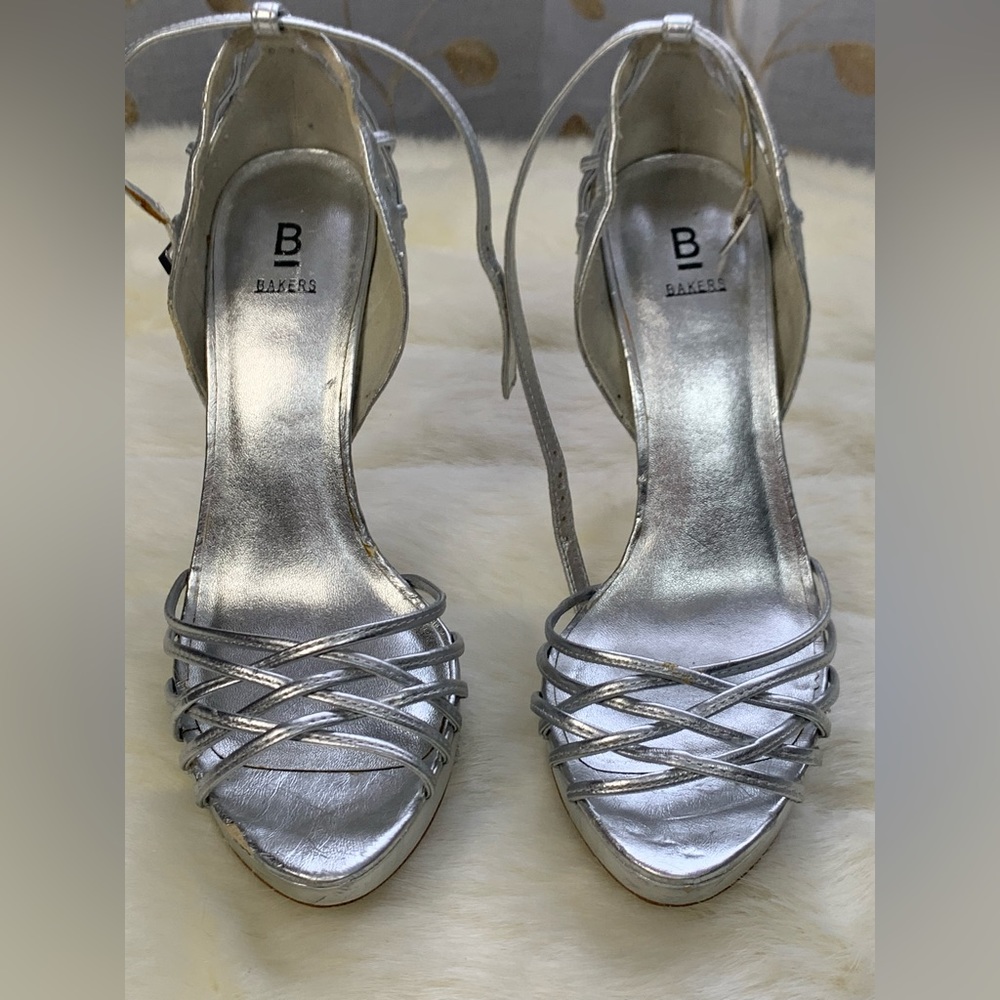 Bakers high heels. Silver color. Size 6 1/2